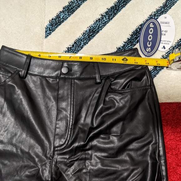 Scoop Faux Leather Relaxed '90s Pants - Picture 4 of 7